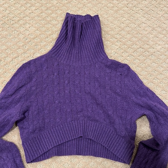 Christopher Fisher crop cashmere turtleneck sweater. - Picture 2 of 3